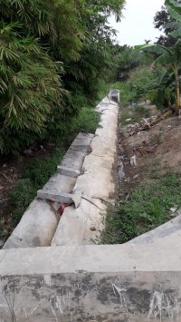 Drainase tiga bulan ambruk, Di Desa Ujung Batu Timur 