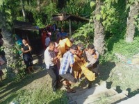 Kapolsek Mandau Bantu Antar Korban Lakalantas Ke RSUD Mandau