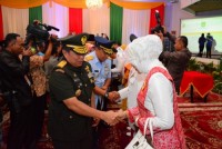 Danrem 031/Wirabima Dampingi  Plt Gubri Lantik Empat Kepala Daerah