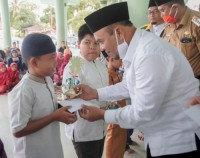 Bupati Andi Serahkan Hadiah Kepada Pemenang Gebyar Ramadhan