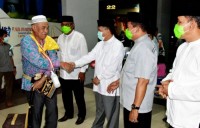 Rosman Malomo Sambut Kloter Pertama Jamaah Haji Asal Inhil di Batam 