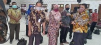 Camat Mandau Riki Rihardi,Jajarannya Salurkan Sembako Kepada Warga Tidak Mampu