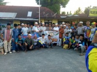 Kapolsek Bangkinang Barat Bersama Komunitas KSK dan Tekat Bagikan Takjil Gratis