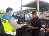 Ops Zebra 2020, Satlantas Polres Kampar Bagikan Masker dan Himbau Pengguna Jalan Patuhi Protkes
