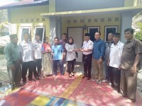 Kades Pematang Obo Serahkan RLH Kepada Warga.
