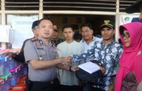 Kapolres Inhil Serahkan Bantuan pada Korban Kebakaran di Bekawan