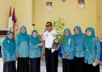 Tanam Sayur,Ketua TP PKK Kampar Ajak Kaum Ibu Bertanam