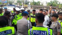 Personel Satuan Lalu Lintas Polres Indragiri Hilir, diperiksa urinenya