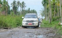 Bupati Inhil Lintasi Ruas Kota Baru - Sanglar - Pulau Kijang Gunakan Mobil Buka MTQ Ke - 47 Inhil