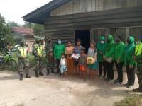 Kodim 0303 Bengkalis Bersama Koramil 04 Mandau Giat Jumat Berkah Bagikan Sembako