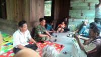 Babinsa Ramil Tanah Merah Gelar Komsos Dengan Masyarakat