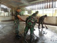 Anggota Koramil 09/Lgm Kodim 0313/Kpr Goro Bersama Guru SD N 009 Plus