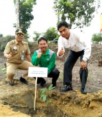 SHR Manager PT RAPP : Kita mensupport Program Pemerintah Kab.Pelalawan Dan Bantuan 600 Pohon 