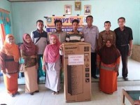MDPT ke V, UED-SP Mandiri bagi bagi hadiah.