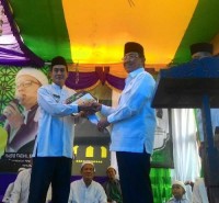 Bupati Inhil Serahkan Eskavator untuk Kecamatan Pelangiran
