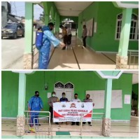 Baksos Polsek Pinggir Semprotkan Disinfektan  Masjid Dan Gereja 