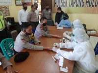 Hari Bhayangkara ke-74, Polsek Tapung Hulu Lakukan Rapid Tes Anggotanya