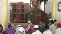 Danramil 09/Lgm Kodim 0313/Kpr Kapten Arh Kharidon Sitio Sosialisasi Karhutla Jelang Sholat Jum'at