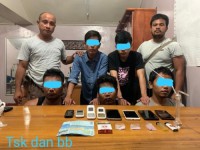 Polsek Mandau Tangkap Bandar Dan  Kurir Sabu/Ekstacy - 5 Tersangka Digiring