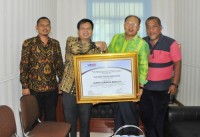 Bupati Sergai Menerima Penghargaan dari USAID PRIORITAS