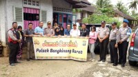 Kapolsek Bangkinang Barat Bersama Rekan Pers Bantu Warga Pulau Terap II yang Menderita Tumor Otak