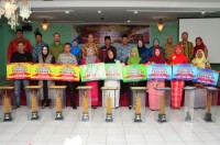 Pemkab Bengkalis Melalui (Disperindag) Memberikan Penghargaan Kepada Sembilan Kelompok Usaha (IKM) 