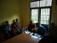 Pererat Sinergitas, Babinsa Komsos Bersama Perangkat Desa Dukung TMMD 105 Kodim 0313/KPR