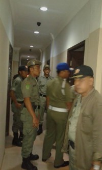 Menjelang Imlek, Satpol PP Data Identitas Pengunjung
