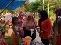 Tinjau Korban Banjir, DPD PDI P Kampar Menyambangi Korban Banjir