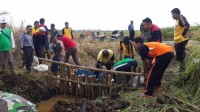 Polsek Bangko Ajak Masyarakat Buat Kanal Blocking