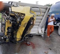 Dua Truk Laga Kambing,Dua Orang Korban Luka Berat