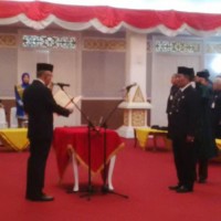 Plt Gubri Resmi Lantik Kaharuddin Sebagai Sekretaris DPRD Riau