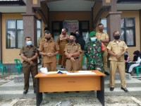Dampinggi Penyaluran BLT DD Tahap VI, Babinsa Koramil 07/Kampar Kodim 0313/Kpr