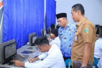 Bupati Labuhanbatu Tinjau Pelaksanaan UNBK Di SMK Pemda