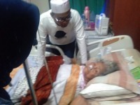 Ibunda Masuk Rumah Sakit  Cawagub H Suyatno jaga Ibunda selama rawatan
