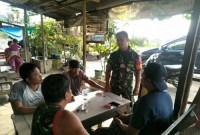 Melalui Komsos Babinsa Sosialisasi Pendaftaran Penerimaan Calon TNI AD ke Desa Binaan