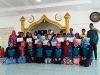 Mahasiswa KKN Stai Ar-Ridho Bagikan Hadiah Pelombaan