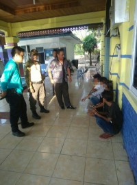 4 Orang Pemuda dan 1 Orang Wanita di Gelandang ke Mako Satpol PP & Damkar