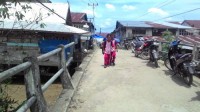 Gara-gara Jembatan Pagarnya Rusak, Dua Pelajar di Inhil Jatuh ke Sungai
