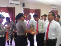 Lagi Kapolres Kampar Berikan Reward Kepada Anggota Berprestasi dan Warga Masyarakat yang Bantu Tugas