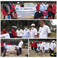PT Musim Mas Melalui CD-CSR Menyerahkan Bantuan Program Kampung Iklim Di Desa Air Emas