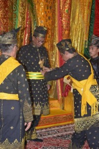 Bupati Suyatno Dianugerahi Gelar Adat