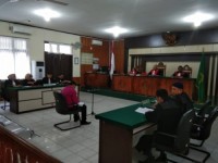 Toro didakwa JPU diduga melakukan pencemaran nama baik Bupati,Dituntut 1,6 Tahun Denda 100 juta