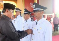 Lantik 4 Kades di Tanah Merah, Bupati Inhil Ingatkan Kades Tidak Diskriminasi Pelayanan Terhadap War