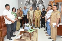 Bupati Soekirman Terima Audiensi Petani Berprestasi