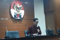 KPK. menetapkan Wali Kota Mojokerto Masud Yunus sebagai tersangka kasus suap