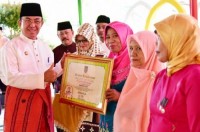 Dinilai Berjasa Bagi Daerah, 6 Warga Inhil Dianugerahi Gemilang Award