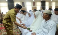 Lepas CJH Anggota Korpri, Bupati Inhil Minta Didoakan Sukses Bangun Daerah