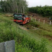 Bus Barumun Jurusan Riau- Medan Diduga Patah As, Terbalik di Jalan Tol Tebing Tinggi – Rampah
