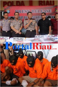 GABUNGAN DIREKTORAT RESERSE KRIMINAL RINGKUS 7 KAWANAN PERAMPOK BERSENJATA API